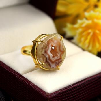 Handmade Designer Nickel-Free Gold Plated High Fashion Designer Agate Stone Seated Ring 